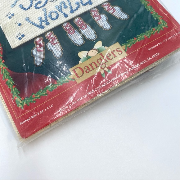Danglers True Colors Joy To The World Christmas Cross Stitch SRK70033 6.75x8.25 - Picture 3 of 6